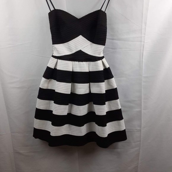 B. DARLIN STRAPLESS A-LINE FIT & FLARE - Picture 1 of 6